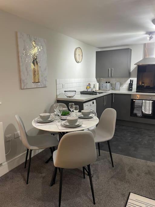 Cedar House - 2 Bed House With Free Parking In Town Centre! By Shortstays4U King's Lynn Dış mekan fotoğraf