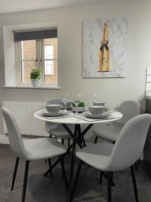 Cedar House - 2 Bed House With Free Parking In Town Centre! By Shortstays4U King's Lynn Dış mekan fotoğraf